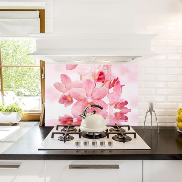 Glasrückwand Küche Blumen Rosa Orchideen auf Wasser