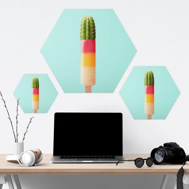 Hexagon Bild Alu-Dibond - Jonas Loose - Eis mit Kaktus