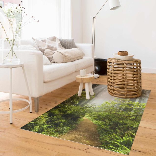 Moderner Teppich Nebliger Waldpfad