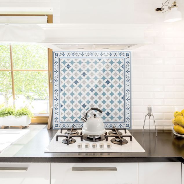 Glasrückwand Küche Muster Geometrische Fliesen Kreisblüten Dunkelblau mit Bordüre