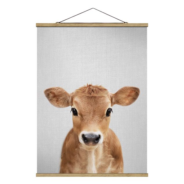 Stoffbild mit Posterleisten - Baby Kuh Kira - Hochformat 3:4