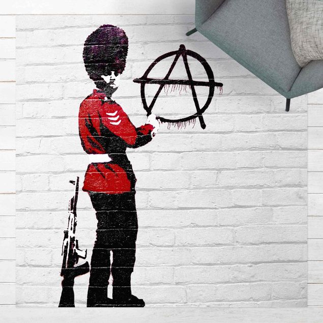 Teppich schwarz-weiß Anarchist Soldier - Brandalised ft. Graffiti by Banksy