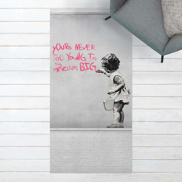 Moderner Teppich Dream Big - Brandalised ft. Graffiti by Banksy