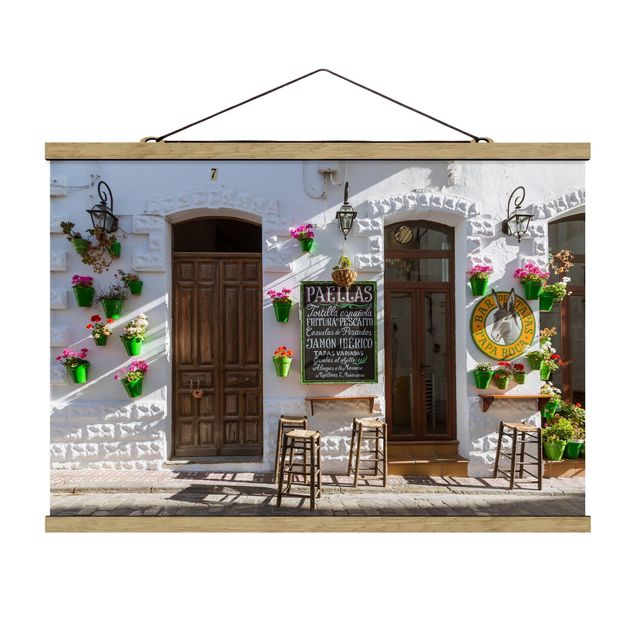 Stoffbild mit Posterleisten - Bar de Tapas mit Blumentöpfen - Querformat