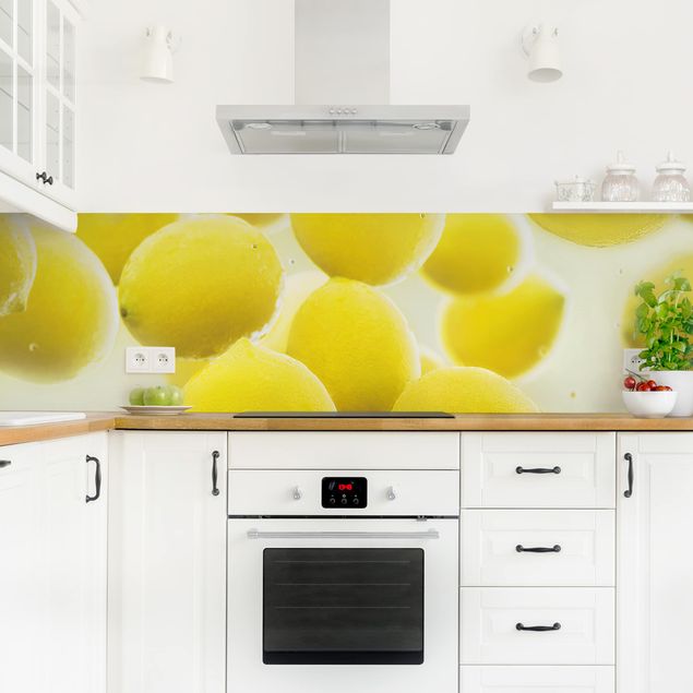 Küchenspiegel Zitronen im Wasser