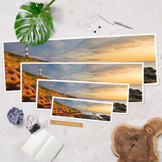 Poster - Tarbat Ness Leuchtturm und Sonnenuntergang am Meer - Panorama Querformat