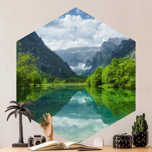 Hexagon Mustertapete selbstklebend - Bergsee mit Spiegelung