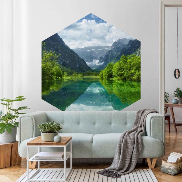 Hexagon Mustertapete selbstklebend - Bergsee mit Spiegelung