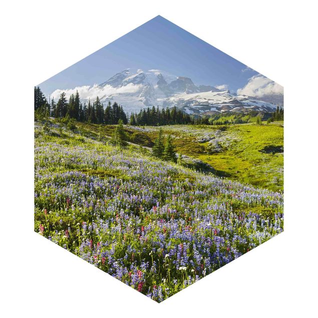 Design Tapeten Bergwiese mit roten Blumen vor Mt. Rainier