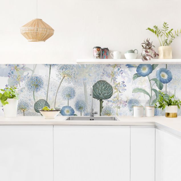 Küchenspiegel Blaue Alliumdolden im Wind