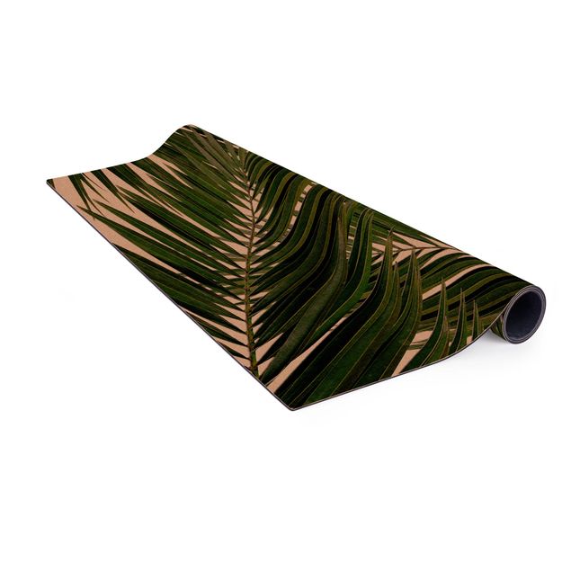 Teppiche groß Blick durch grüne Palmenblätter