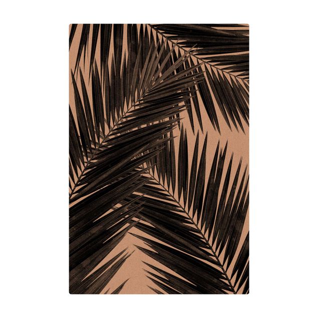 Kork-Teppich - Blick durch Palmenblätter schwarz weiß - Hochformat 2:3