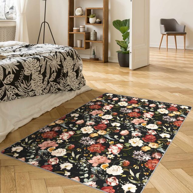 Moderner Teppich Blumen Aquarell Vintage Muster auf Schwarz