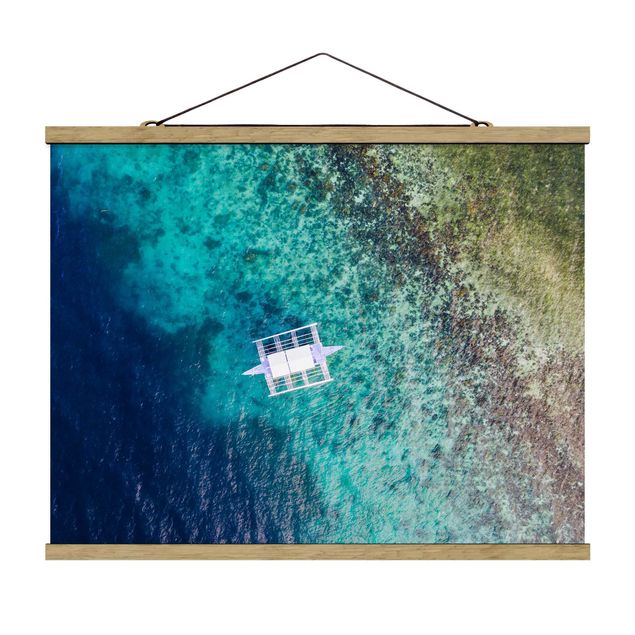 Stoffbild mit Posterleisten - Boot auf dem Meer Draufsicht - Querformat