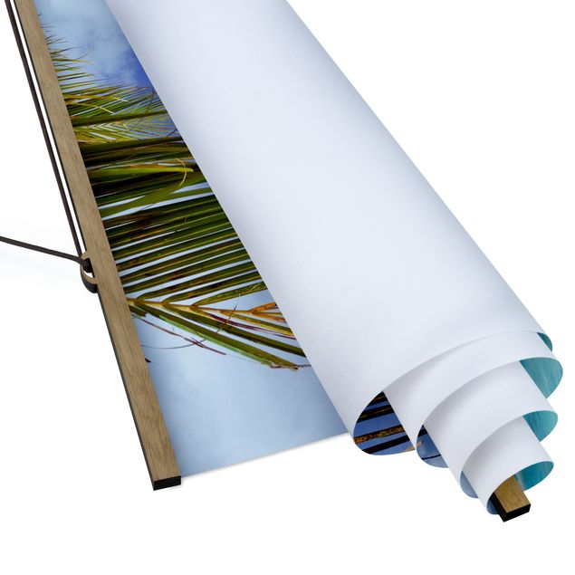 Stoffbild mit Posterleisten - Boot unter Palmen - Hochformat