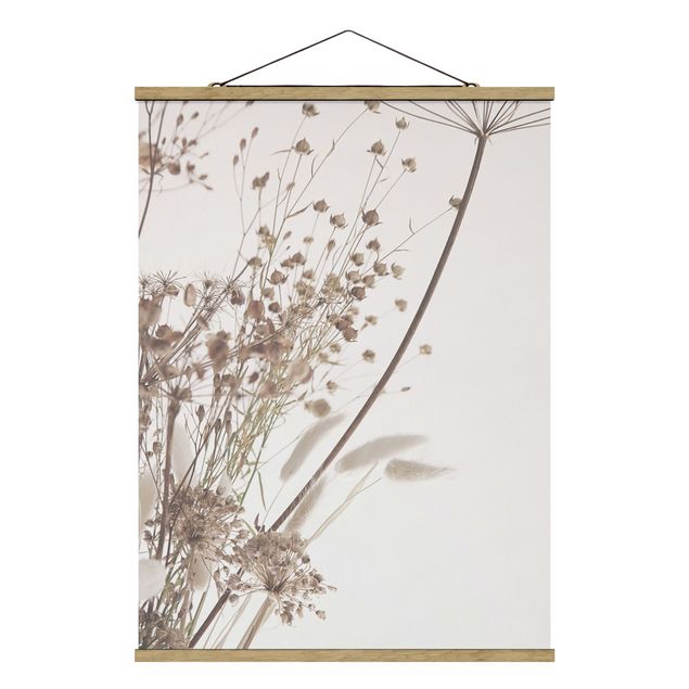 Stoffbild mit Posterleisten - Bouquet aus Ziergras und Blüten - Hochformat 3:4