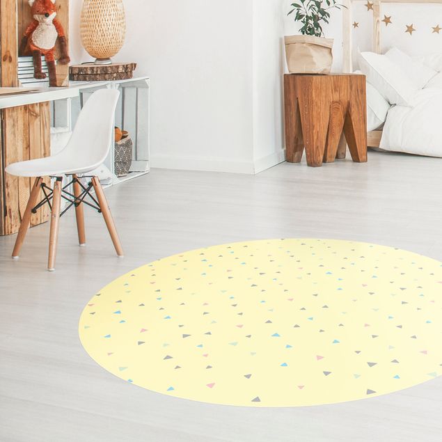Moderne Teppiche Bunte gezeichnete Pastelldreiecke auf Gelb