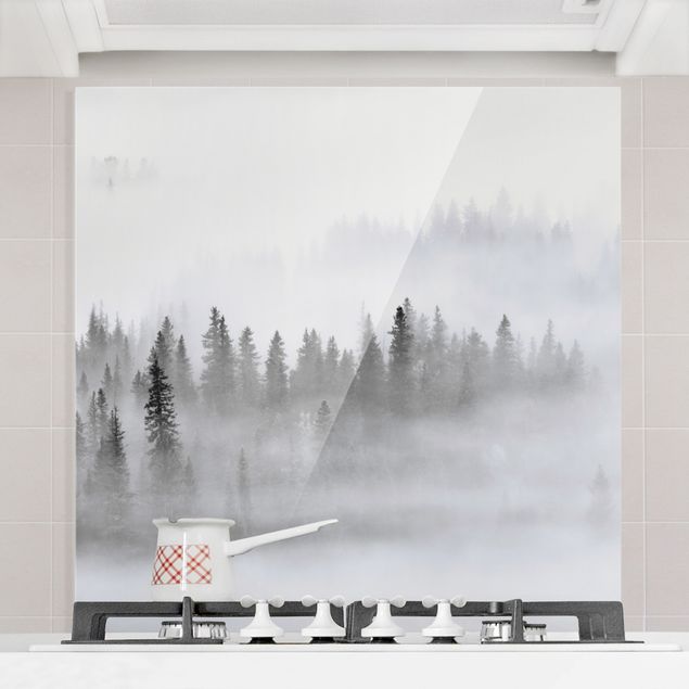 Glasrückwand Küche Wald Nebel im Tannenwald Schwarz-Weiß