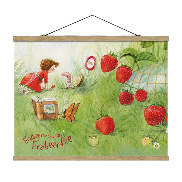 Stoffbild mit Posterleisten - Erdbeerinchen Erdbeerfee - Bei Wurm Zuhause - Querformat 4:3
