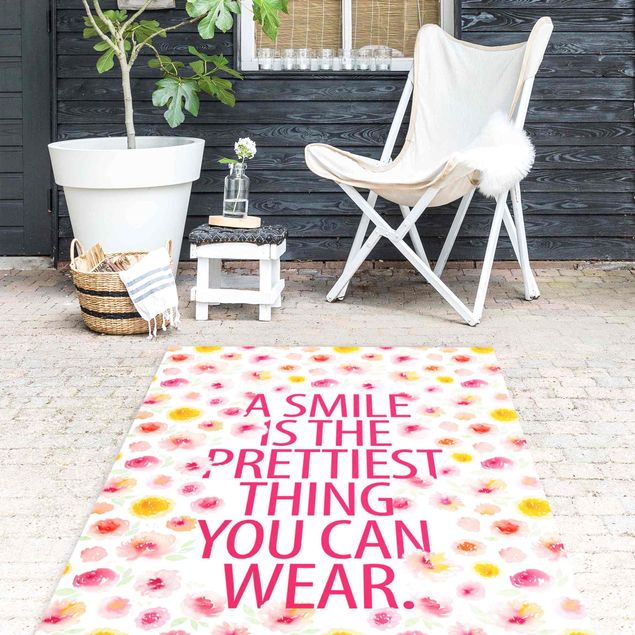 Teppich modern A Smile is the prettiest thing auf Aquarellblüten