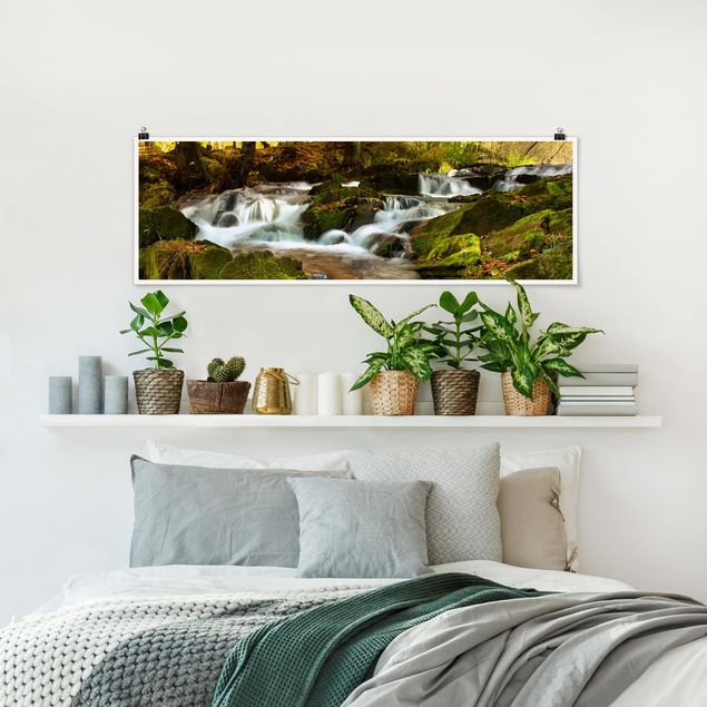 Poster - Wasserfall herbstlicher Wald - Panorama Querformat
