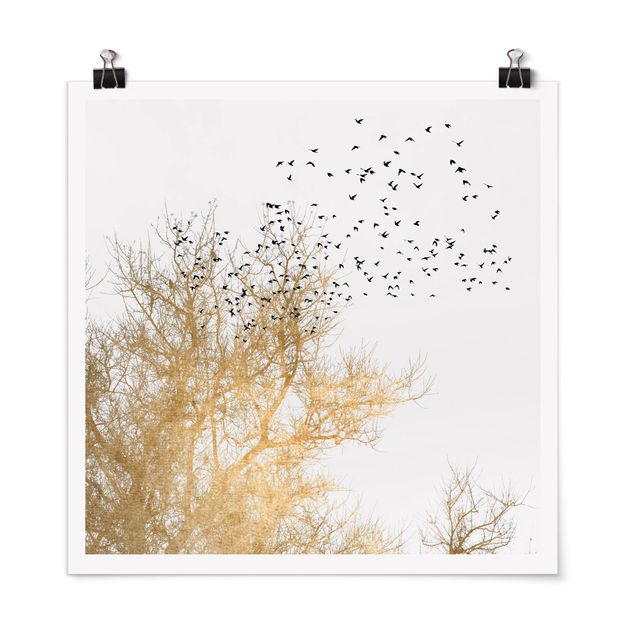 Kubistika Prints Vogelschwarm vor goldenem Baum