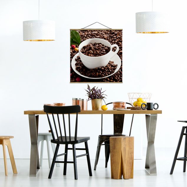 Stoffbild mit Posterleisten - Kaffeetasse mit gerösteten Kaffeebohnen - Quadrat 1:1