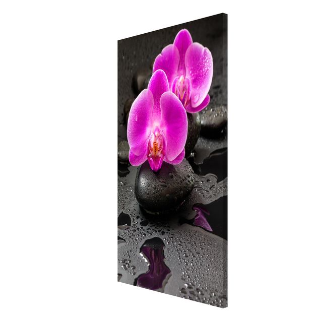 Magnettafel - Pinke Orchideenblüten auf Steinen mit Tropfen - Memoboard Hochformat 4:3