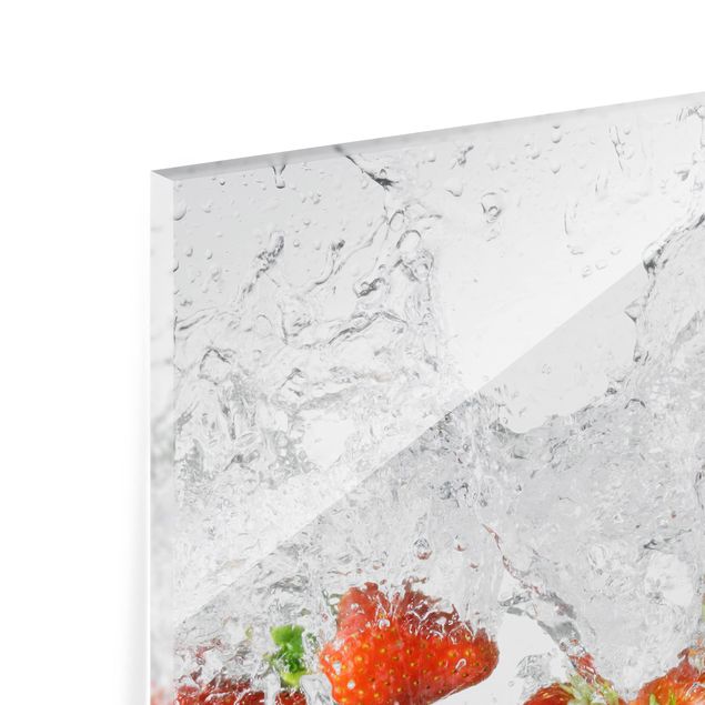Glas Spritzschutz - Frische Erdbeeren im Wasser - Quadrat - 1:1