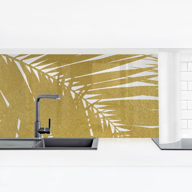 Spritzschutz Küche ohne bohren Blick durch goldene Palmenblätter