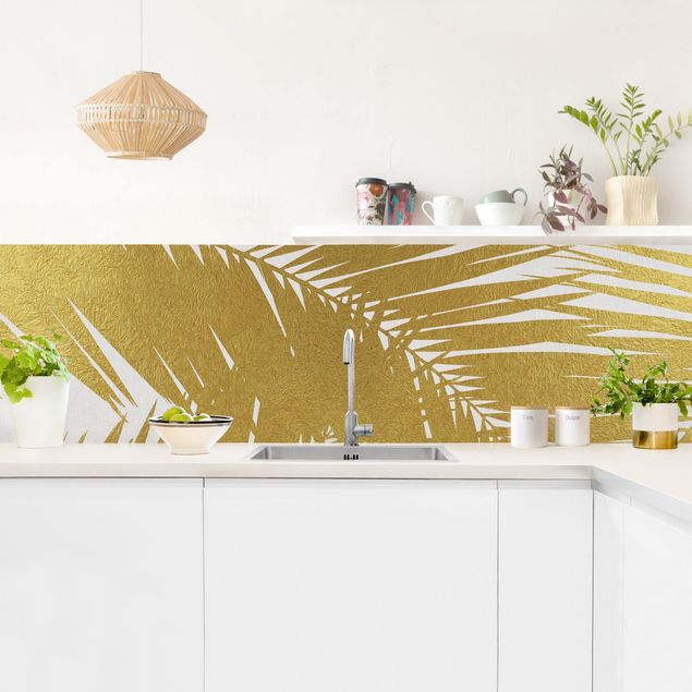 Küchenspiegel Blick durch goldene Palmenblätter
