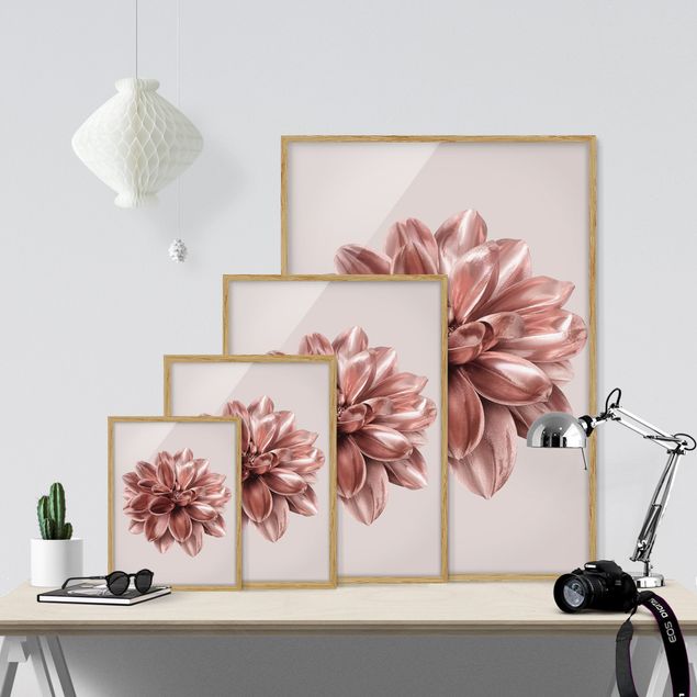 Bild mit Rahmen - Dahlie Blume Rosegold Metallic - Hochformat