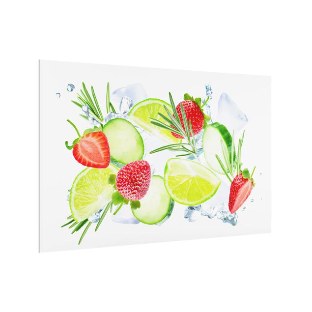 Spritzschutz Glas - Erdbeeren Limetten Eiswürfel Splash - Querformat - 3:2