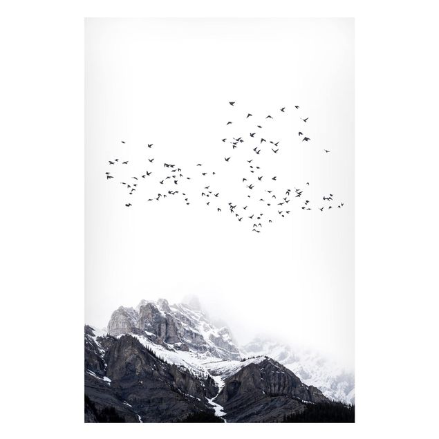 Magnettafel - Vogelschwarm vor Bergen Schwarz Weiß - Hochformat 2:3