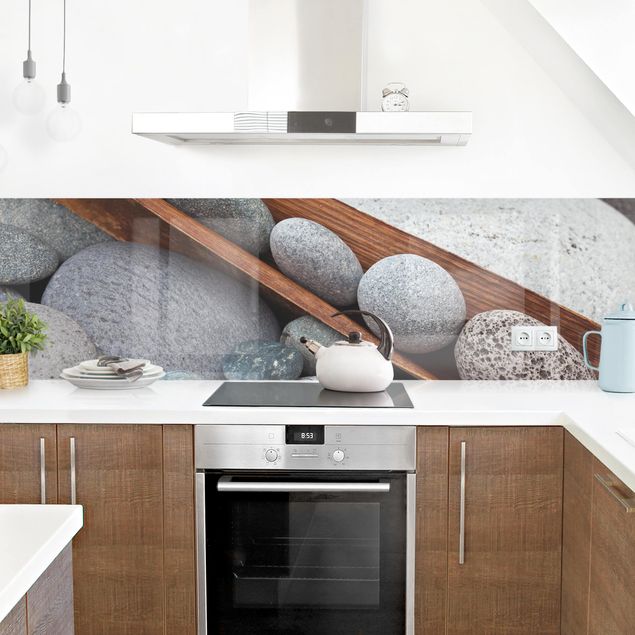 Küchenspiegel Stillleben mit grauen Steinen