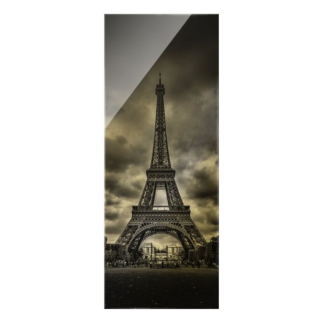 Bilder auf Glas Eiffelturm vor Wolken schwarz-weiß