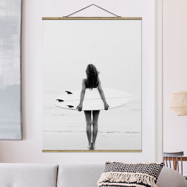 Wandbilder Entspanntes Surfergirl mit Board