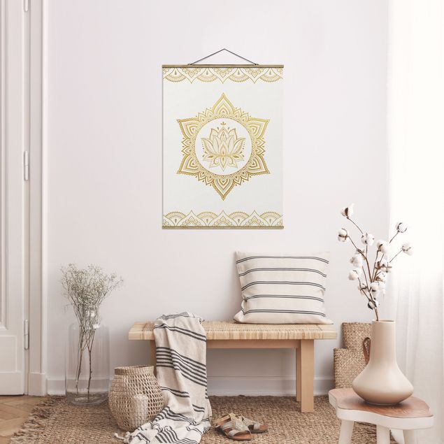 Stoffbild mit Posterleisten - Mandala Lotus Illustration Ornament weiß gold - Hochformat 3:4