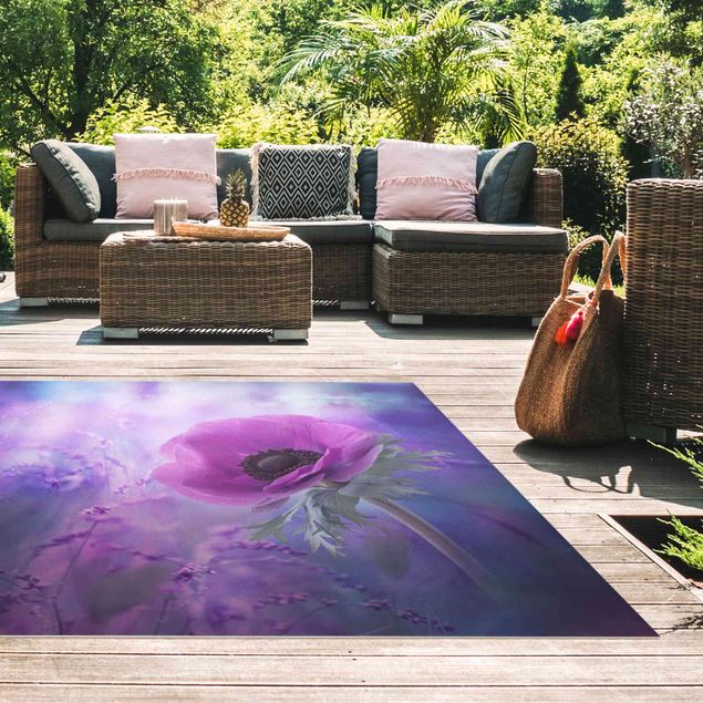 Moderner Teppich Anemonenblüte in Violett