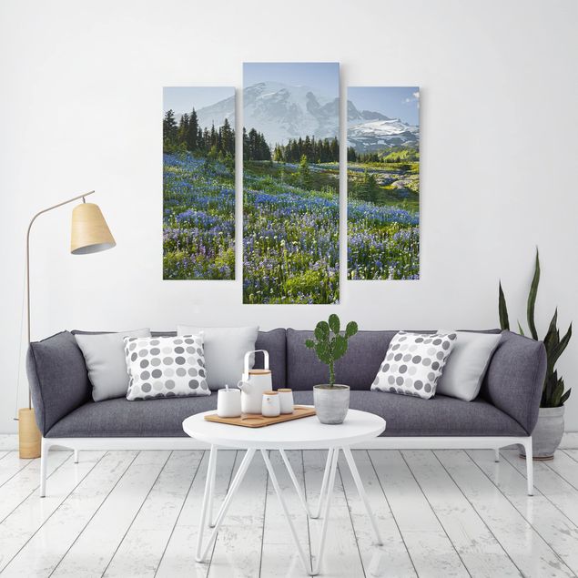 Leinwandbilder Wald Bergwiese mit blauen Blumen vor Mt. Rainier