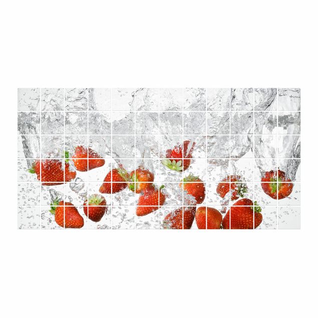 Fliesen Bilder Frische Erdbeeren im Wasser