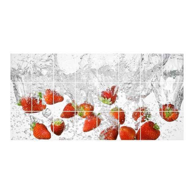 Fliesenbild - Frische Erdbeeren im Wasser