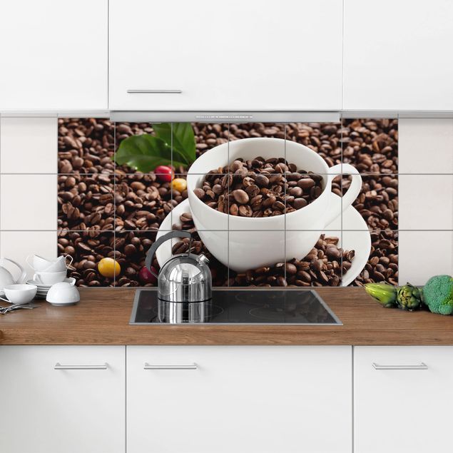 Fliesenbild - Kaffeetasse mit gerösteten Kaffeebohnen