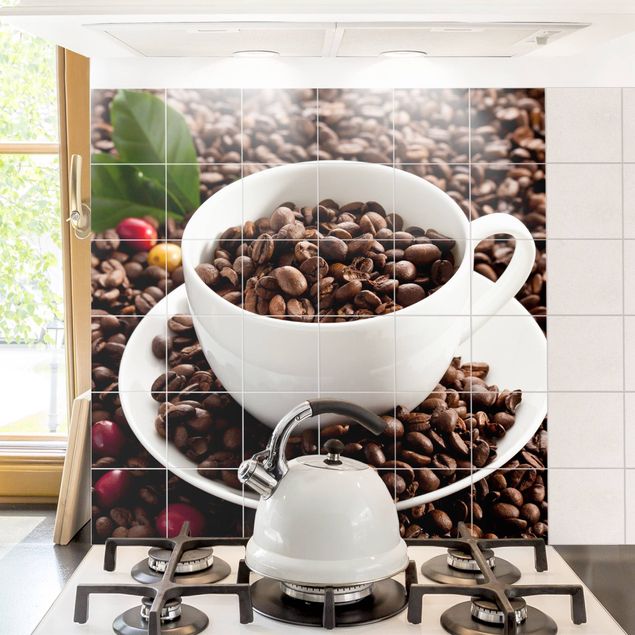 Fliesenbild - Kaffeetasse mit gerösteten Kaffeebohnen