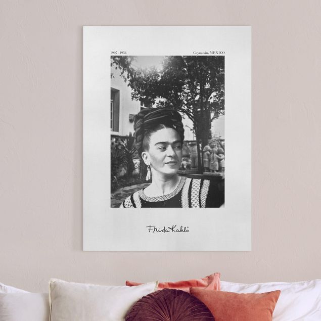 Frida Kahlo Poster Frida Kahlo Foto Portrait im Garten