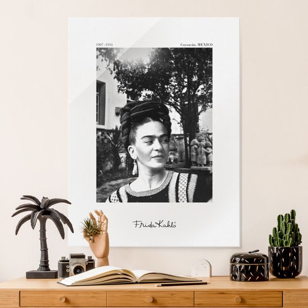 Glas Wandbilder XXL Frida Kahlo Foto Portrait im Garten