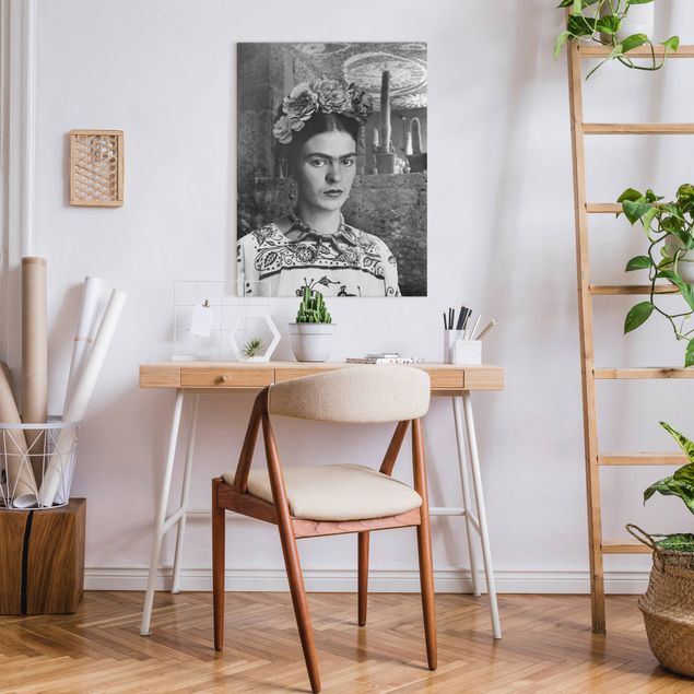 schöne Bilder Frida Kahlo Foto Portrait vor Kakteen