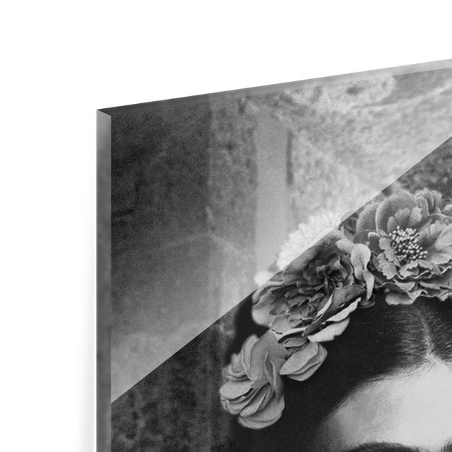 Glasbild - Frida Kahlo Foto Portrait vor Kakteen - Hochformat