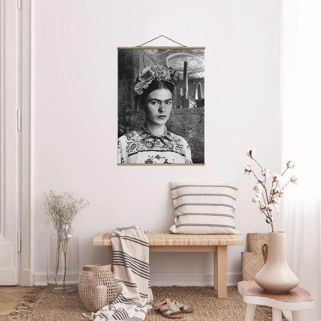 Stoffbilder mit Posterleisten Frida Kahlo Foto Portrait vor Kakteen