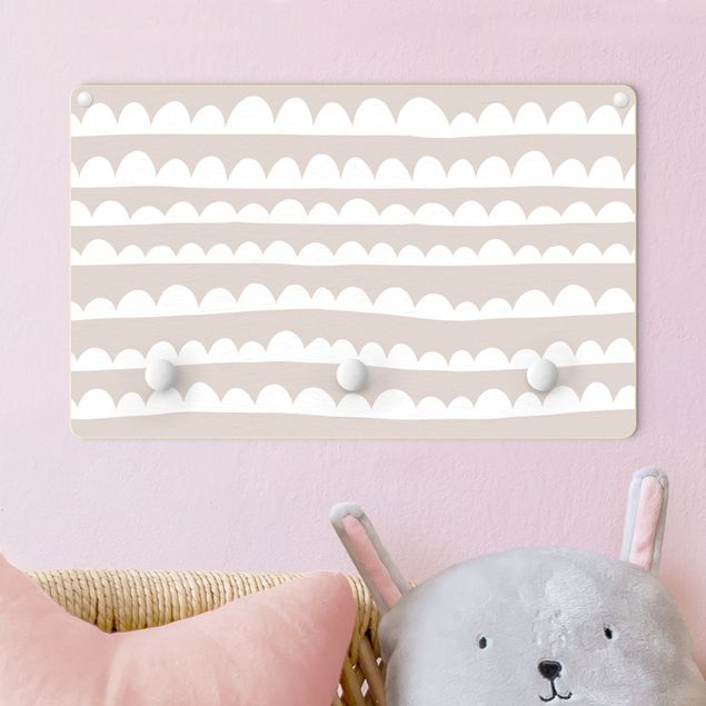Wandgarderobe Muster Gezeichnete Weiße Wolkenbänder auf Creme